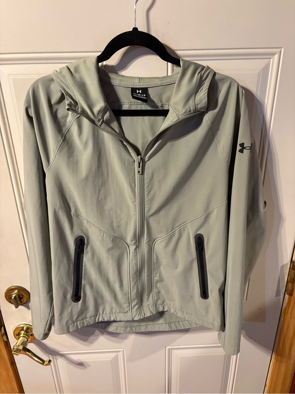 Under Armour Light Jacket Size Large in Light Grey
